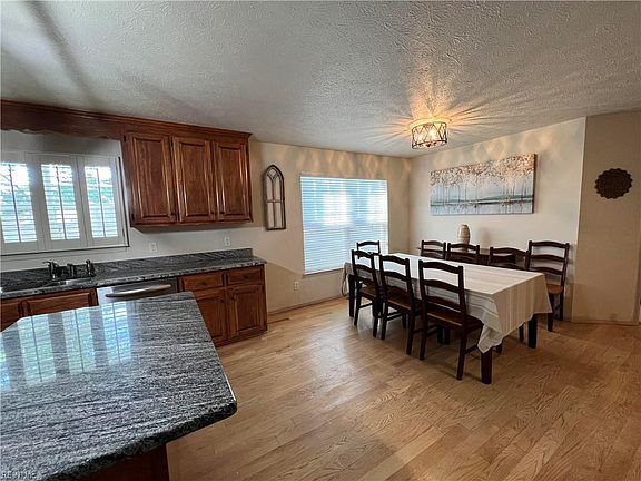 4th image of 107 Quest Ct