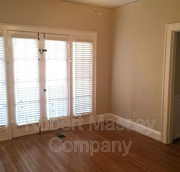 2424 Glenmary Ave #2424GLE-6 — Photo 2