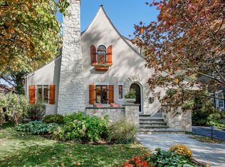 251 Crest Rd, Glen Ellyn, IL 60137