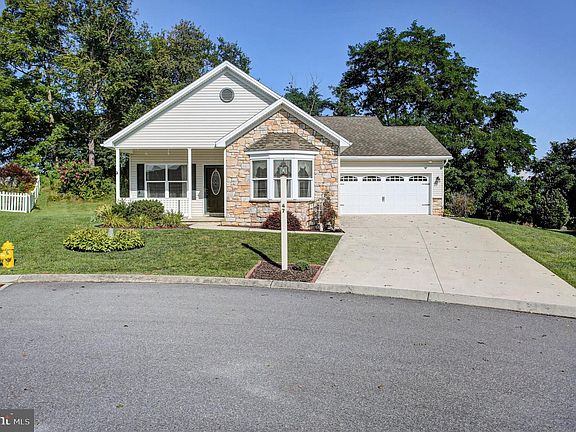 2nd image of 47 Colonial Ct