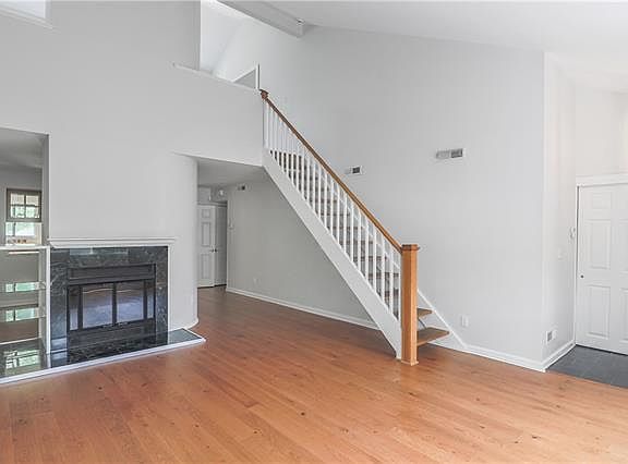 5th image of 55 Bittersweet Ln