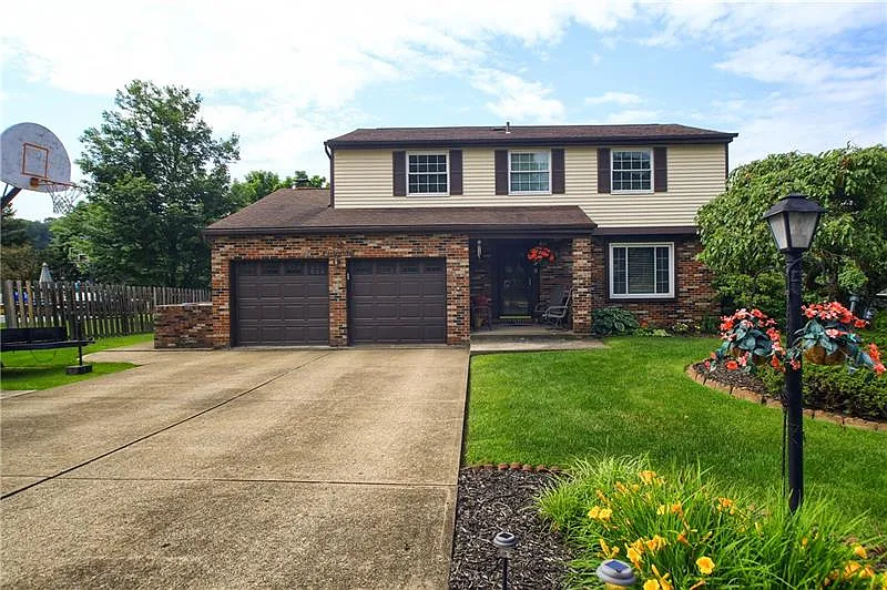 340 Sunridge Dr photo 1