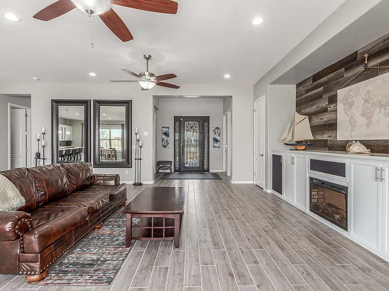1342 E Milada Dr — Photo 4