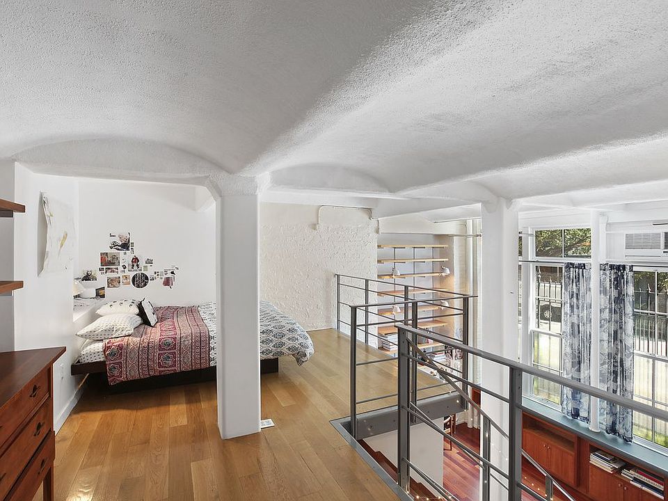 2nd image of 720 Greenwich St APT 1R