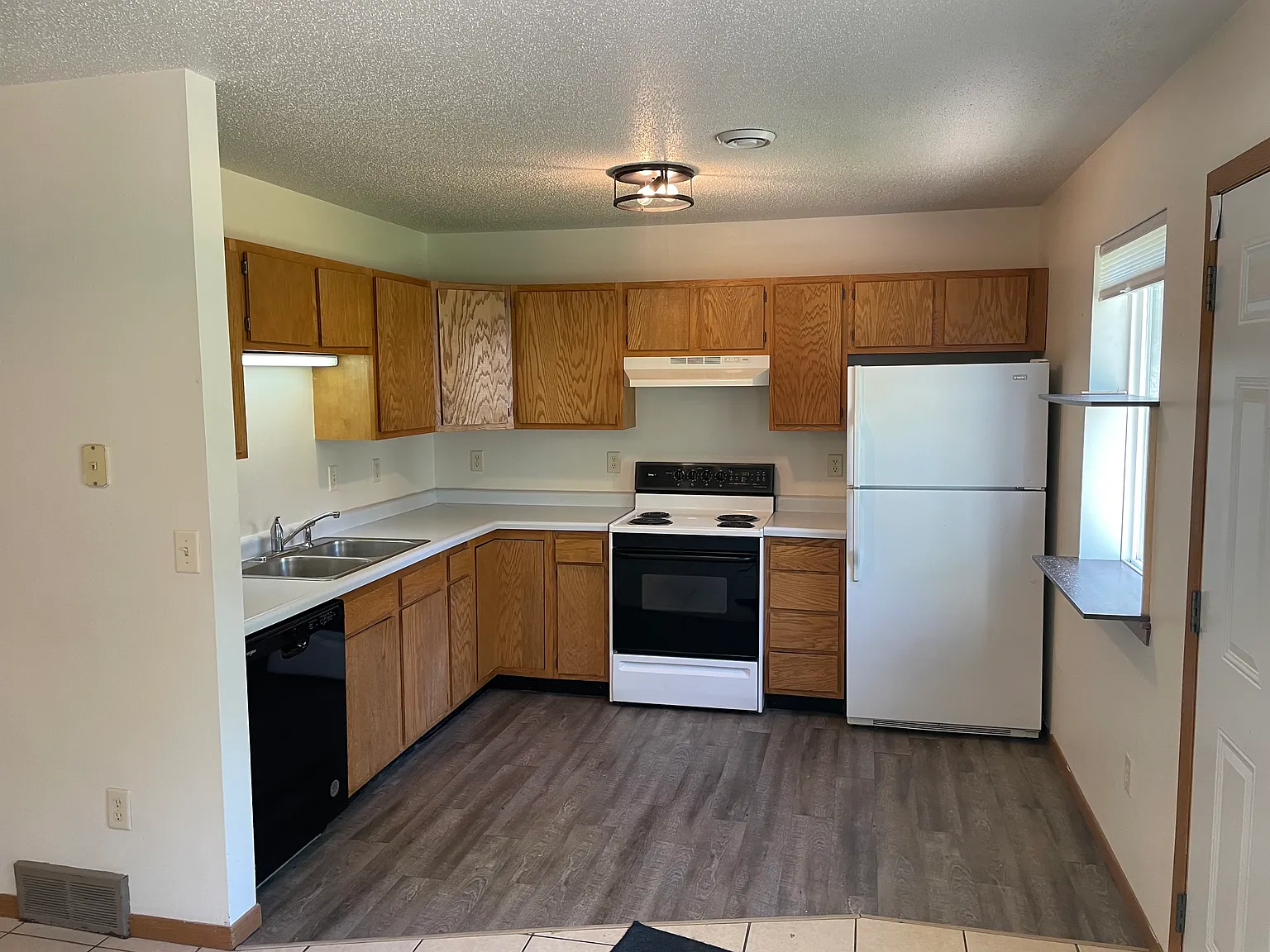 4 bed, $1,575 — Photo 2