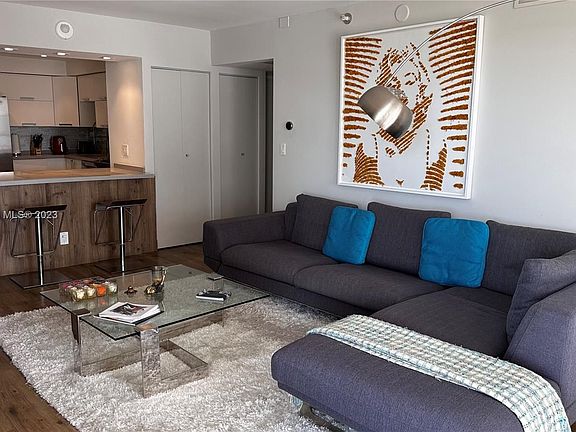 4th image of 20225 NE 34th Ct APT 2113