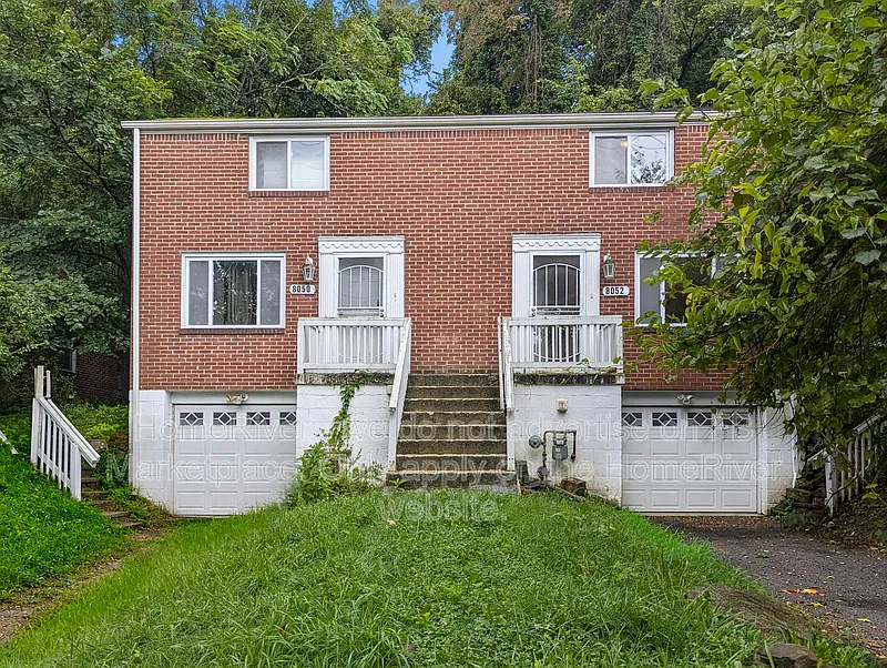 2 bed, 1.0 bath, $1,300 — Photo 2