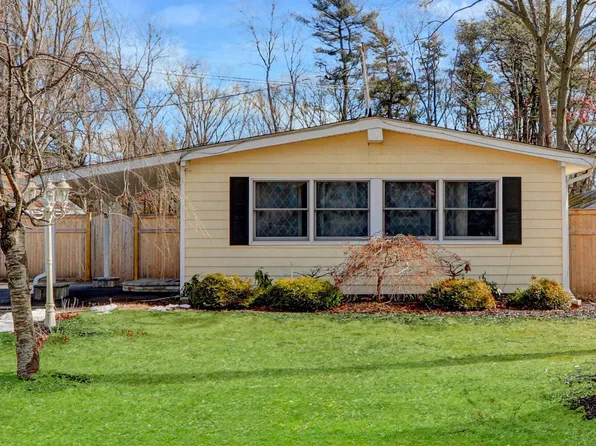 683 Sandra Avenue, West Islip, NY 11795