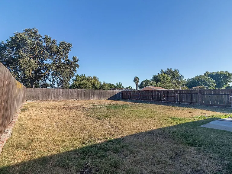 4248 E 4th St — Photo 23