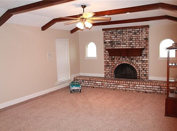 5th image of 7624 Mary Dr