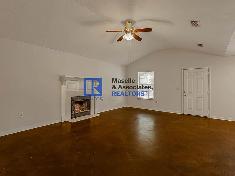 1212 Barnett Bend Cir — Photo 10