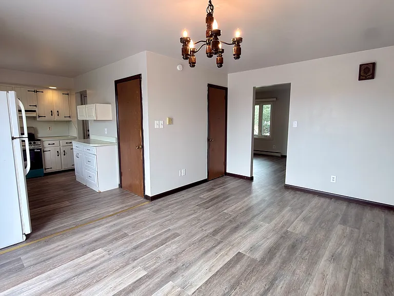 1015 E Hamilton St — Photo 12