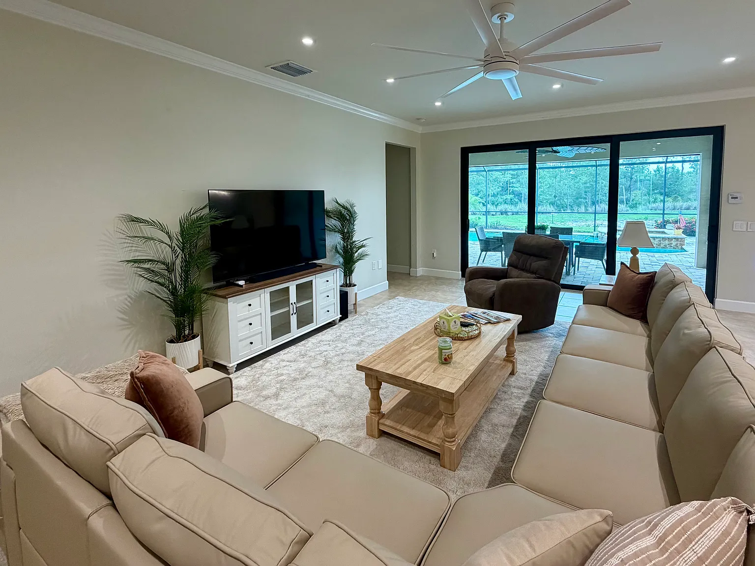3 bed, 2496 sqft, $11,000 — Photo 4