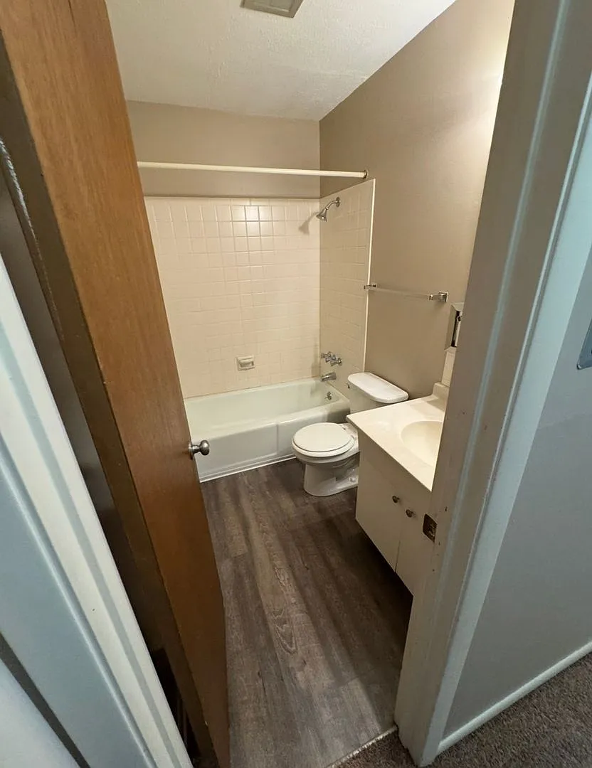 2330 Northwestern Ave — Photo 4