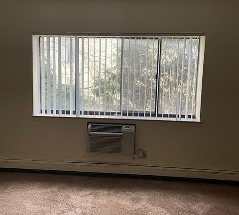 5th image of 2424 W Wells St #115