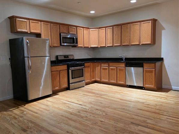 3025 Sunrise Hwy #15