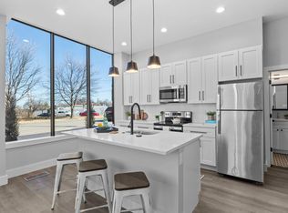 2 bed, 2.5 bath, $2,195, Saint Louis, MO 63139