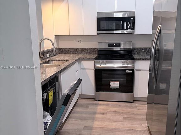 5th image of 1657 Tyler St APT 207