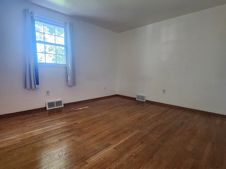 139 Whitestown Vlg #B — Photo 15