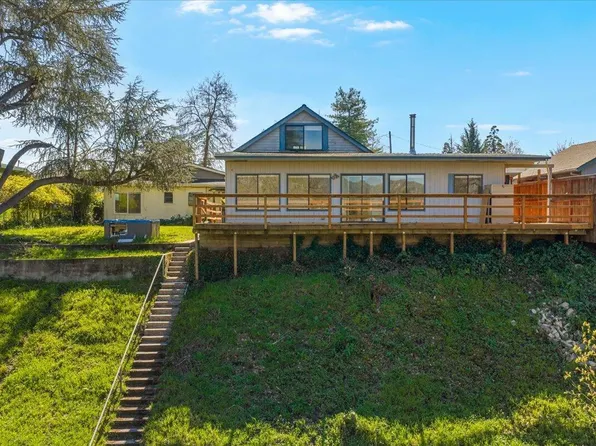 1300 Daisy Ln, Grants Pass, OR 97527