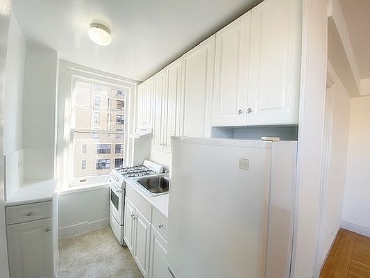 5th image of 51 W 86th St APT 1004