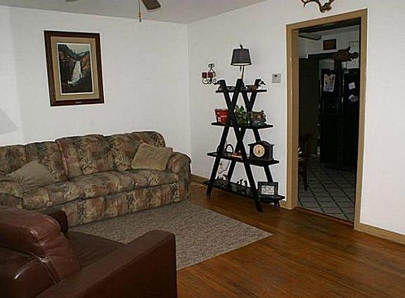 3rd image of 907 21st St