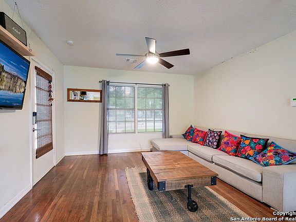5th image of 2418 W Mistletoe Ave