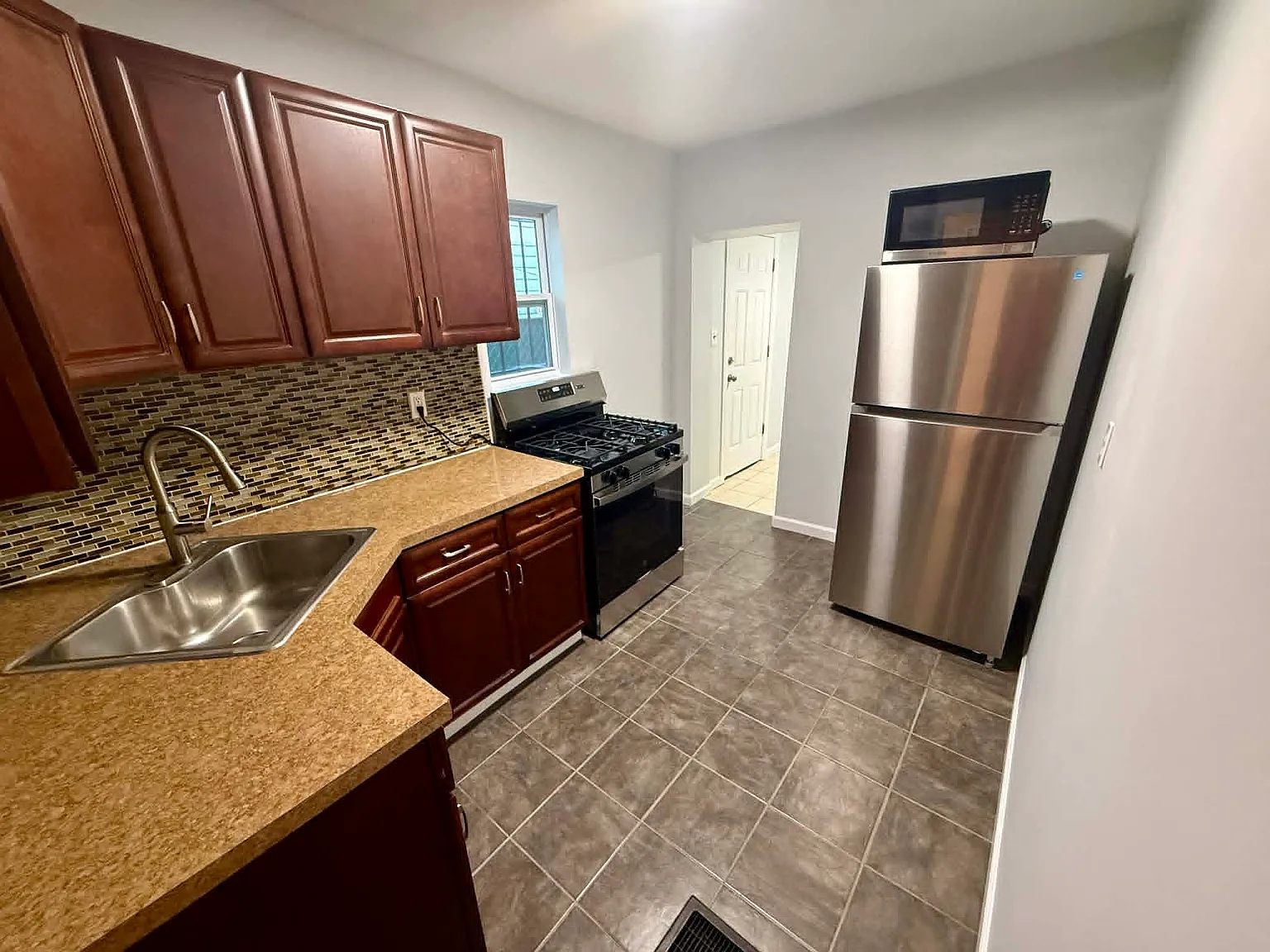 2 bed, 898 sqft, $1,500 — Photo 4