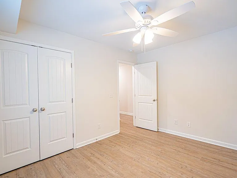 402 E 3rd St #B — Photo 12