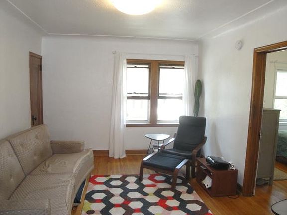 4th image of 408 Russell Ave N