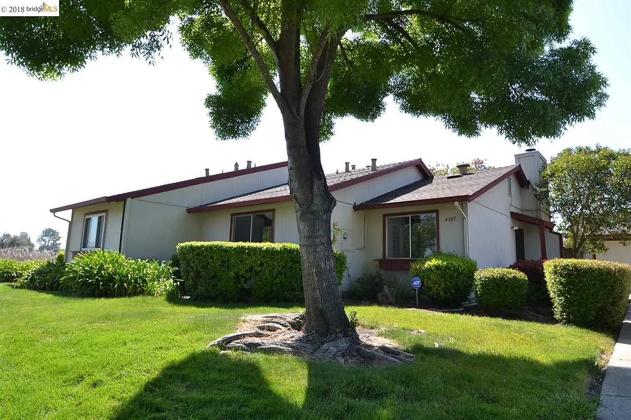 4385 Golf Dr photo 1