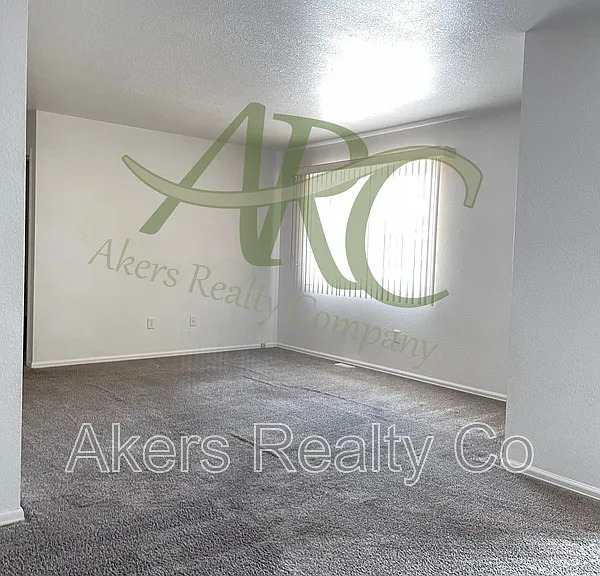 2726 Poplar St #B — Photo 6