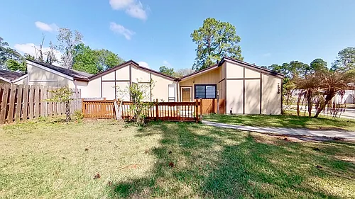 2530 Whispering Woods Blvd #4 Photo 1
