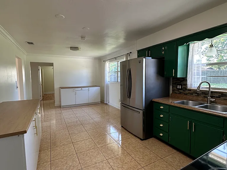 1661 Bartlett Ave — Photo 11