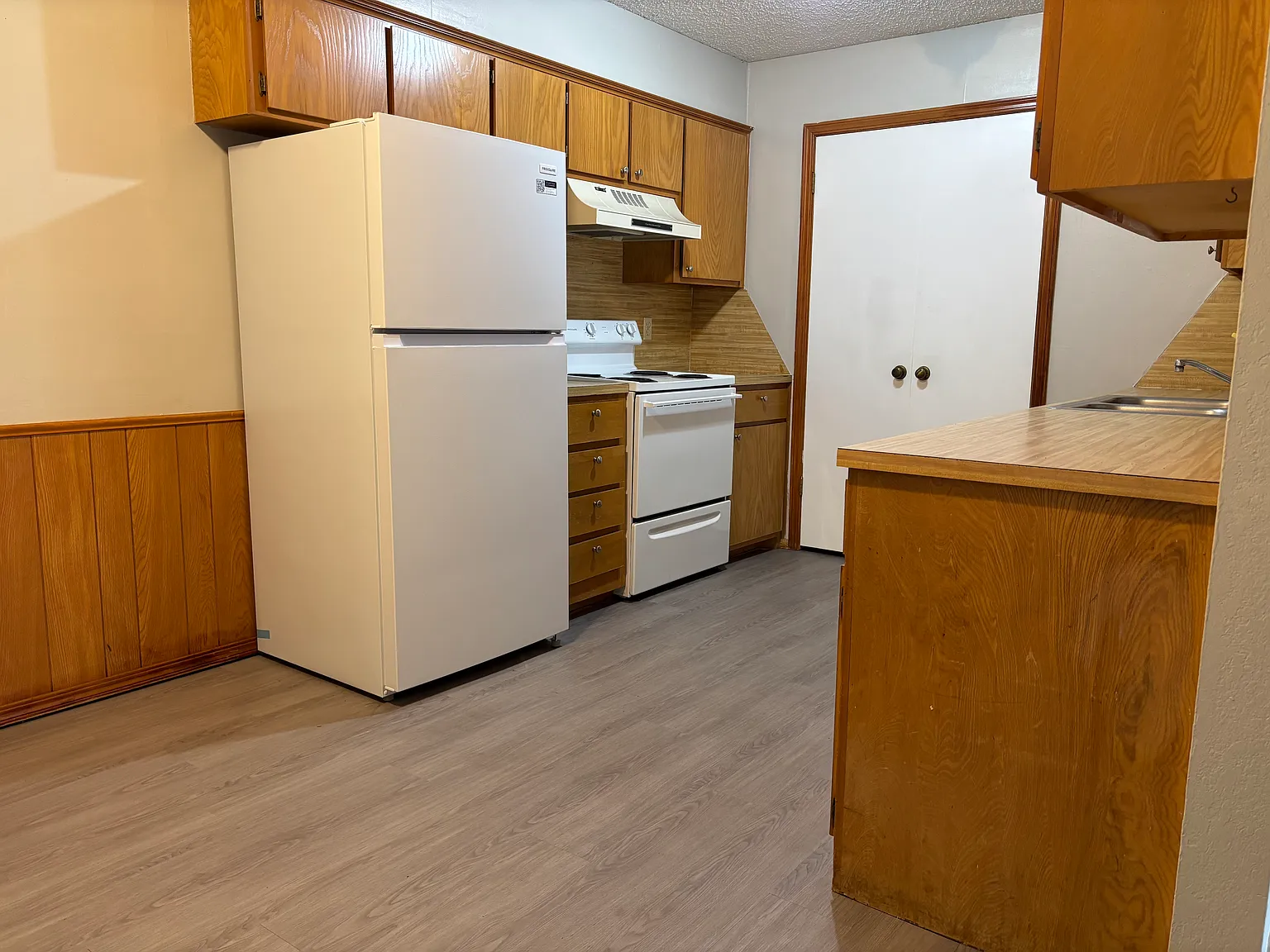 2 bed, 1.5 bath, 1100 sqft, $1,295 — Photo 2