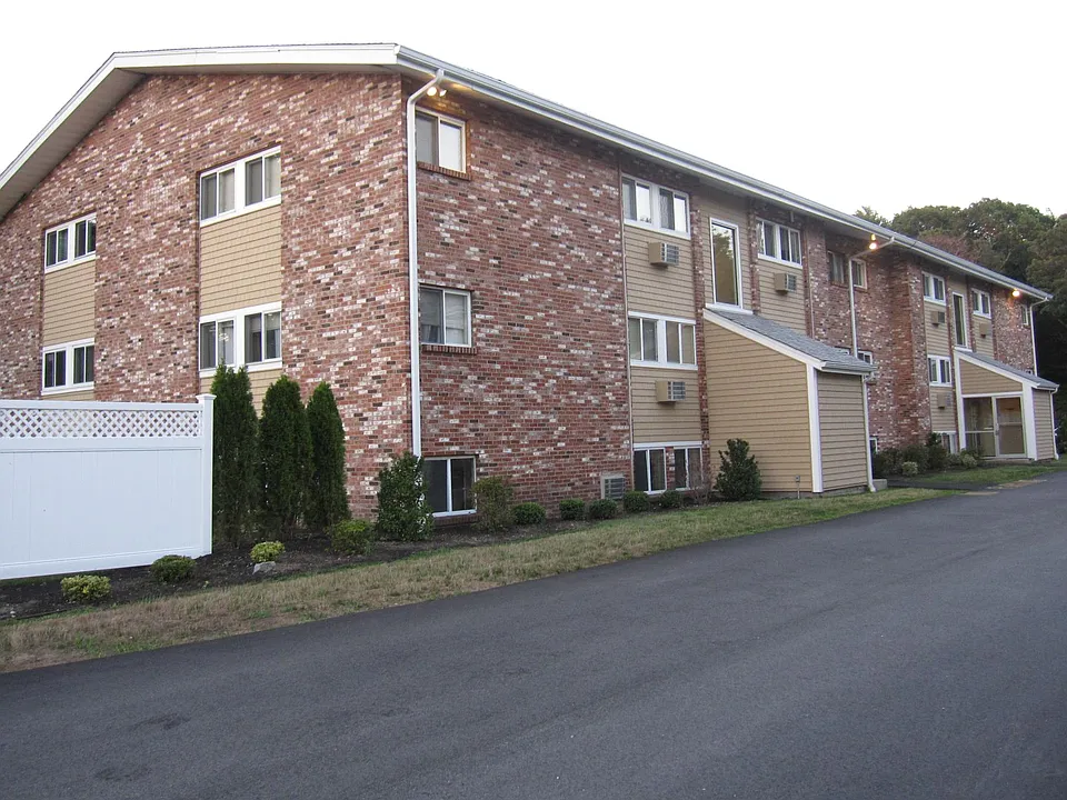 720 Main St #4