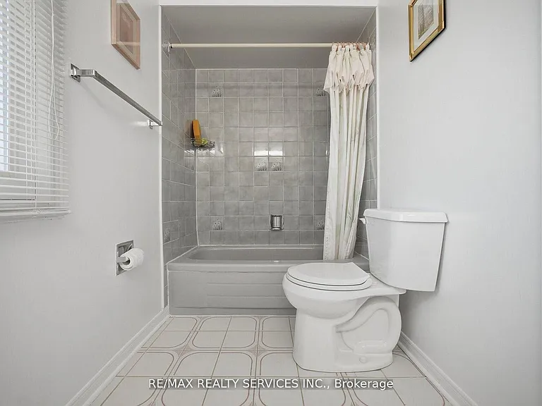 62 Fernbrook Cres — Photo 34