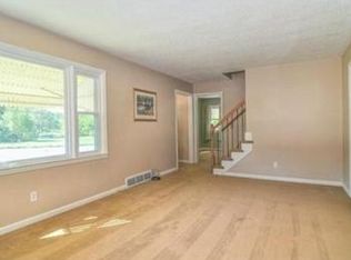 10620 E 23rd St S, Independence, MO 64052