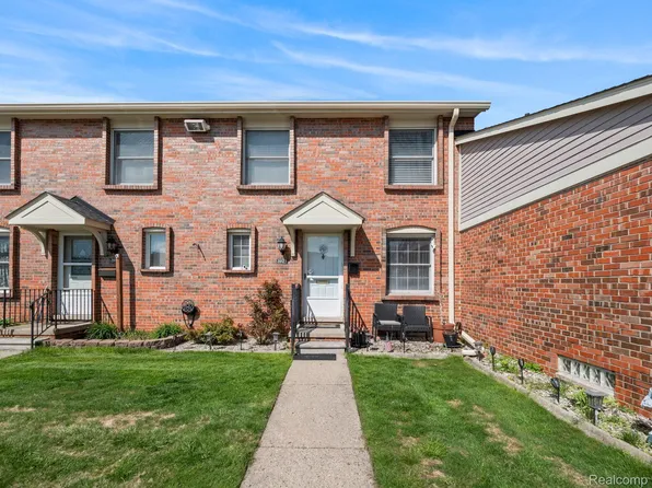 20123 N Great Oaks Cir, Clinton Township, MI 48036