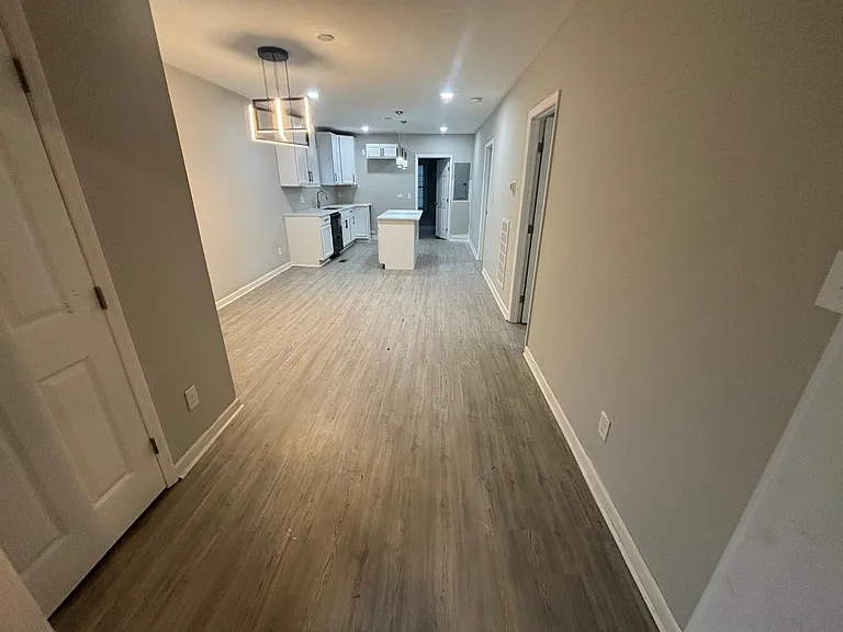 308 Earp St — Photo 15