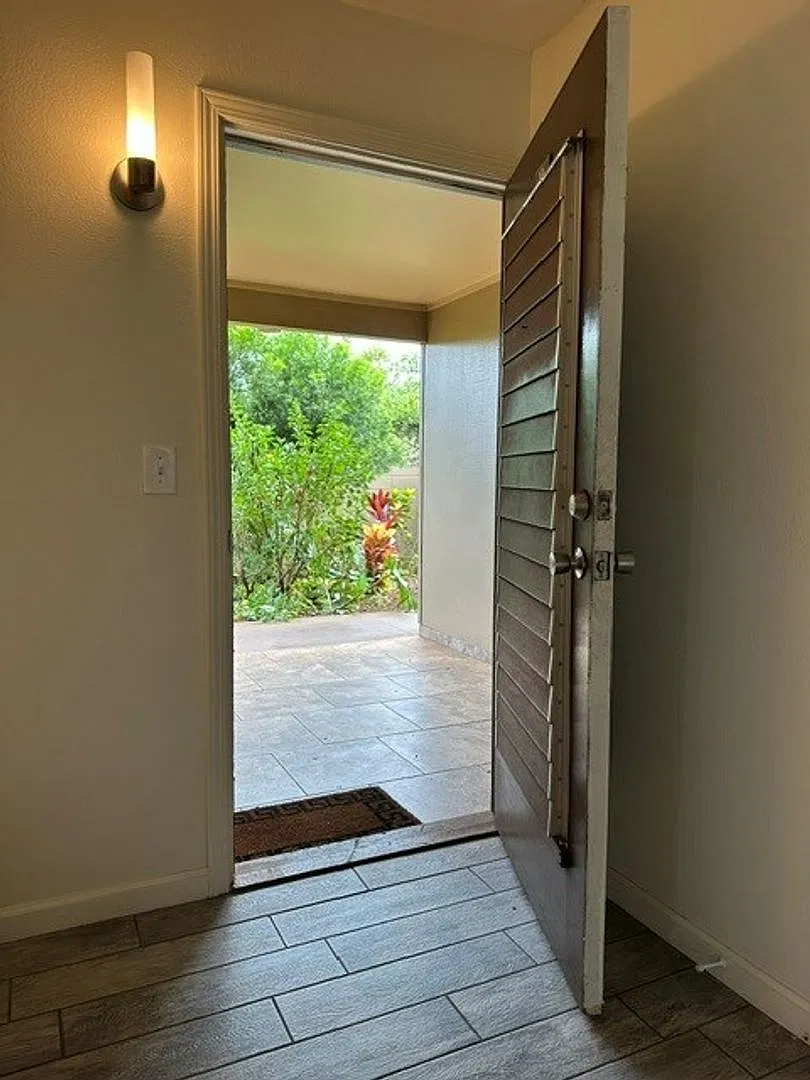 Lahaina - Well-Appointed Ground-Floor 1 Bedroom Condo with Spacious Lanai at Oceanfront Maui Sands — Photo 2