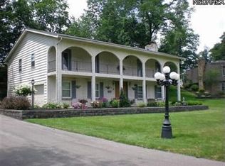 900 Blueberry Hill Dr, Canfield, OH 44406