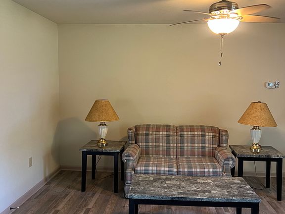 5th image of 512 Friendship Dr
