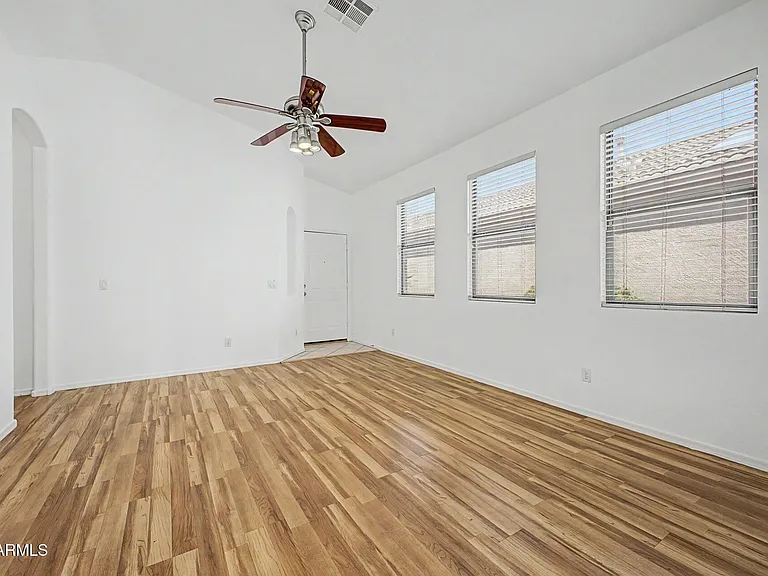 635 W Colt Rd — Photo 4