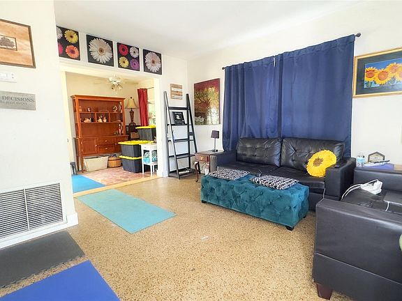 2nd image of 110 SE 23rd