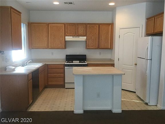 3rd image of 511 Braided River Ave