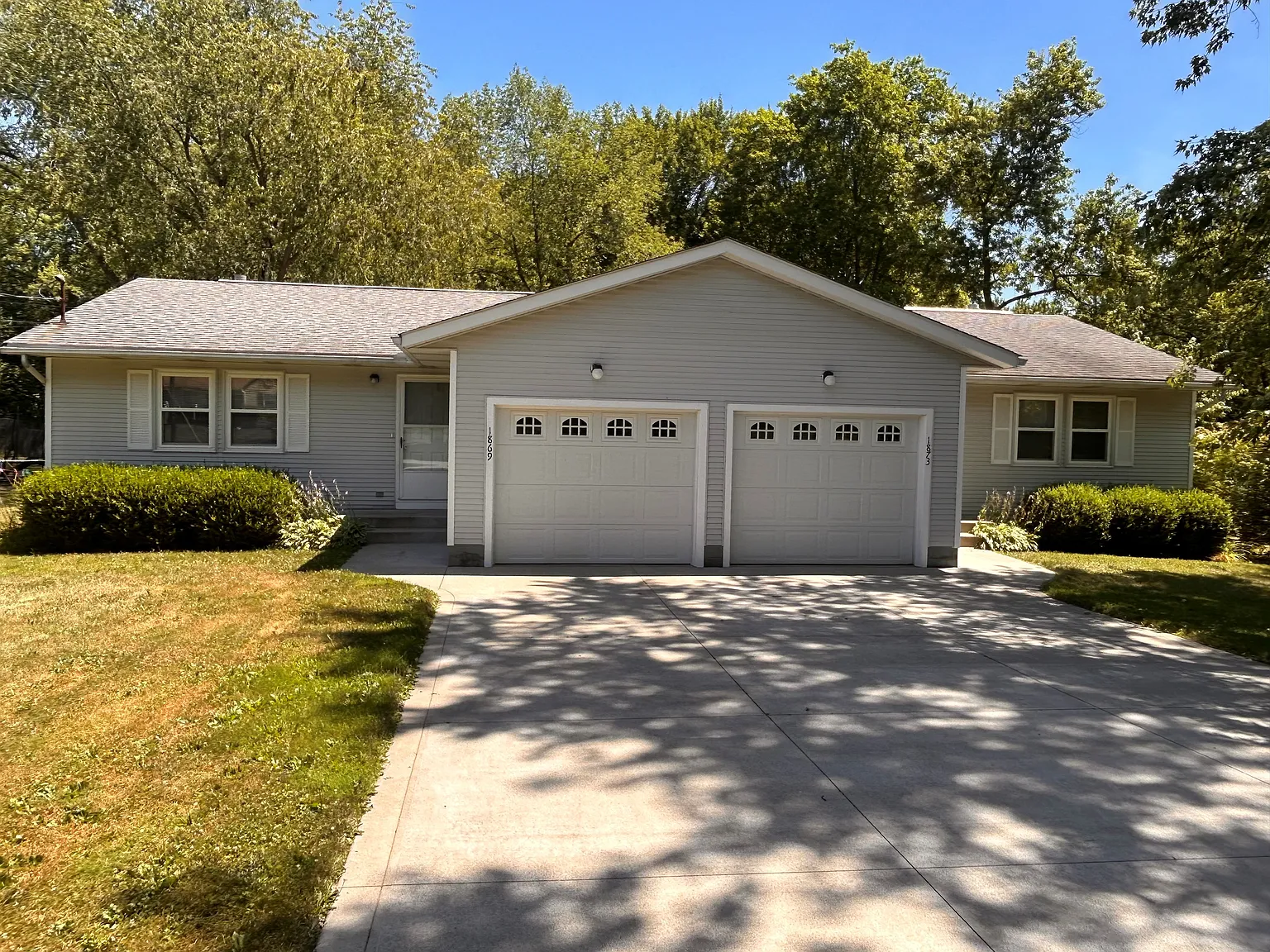 2 bed, 925 sqft, $1,350 — Photo 1