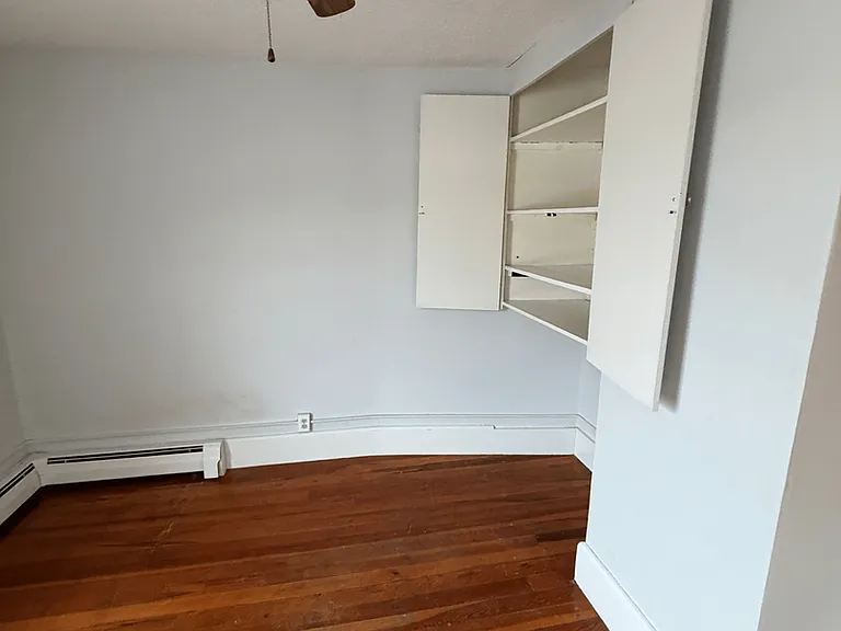 212 Waldo St — Photo 6