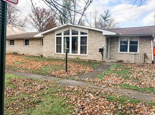 701 W Madison Ave, Altamont, IL 62411