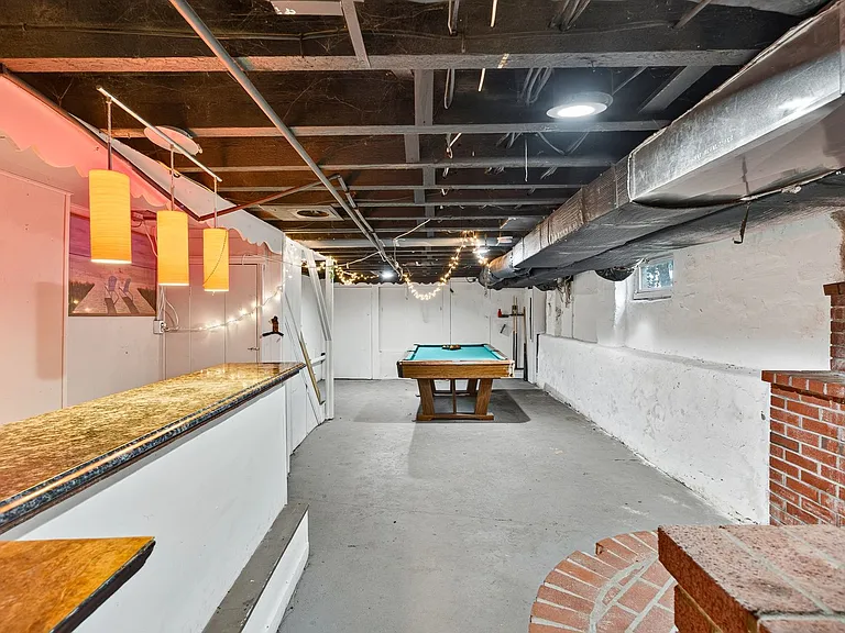 223 N New St — Photo 43